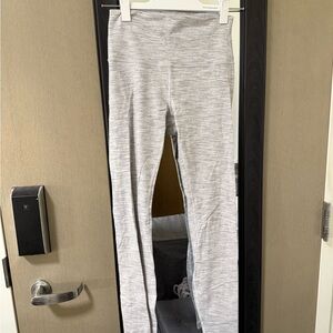 25” Lululemon leggings (Grey- white)
